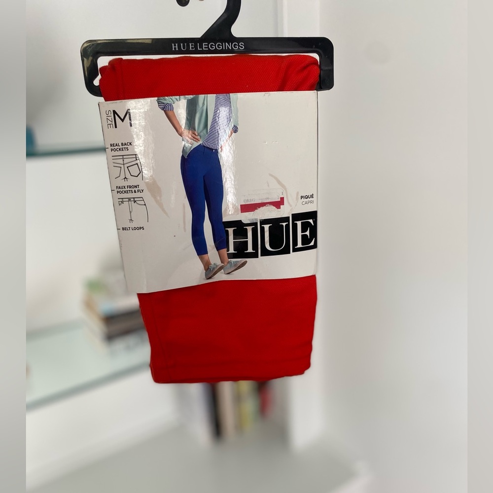 BRAND NEW Hue Capri Leggings